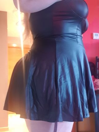 Vestido negro cuero sintético