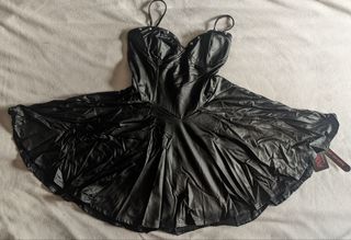 Vestido negro cuero sintético