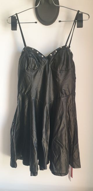 Vestido negro cuero sintético