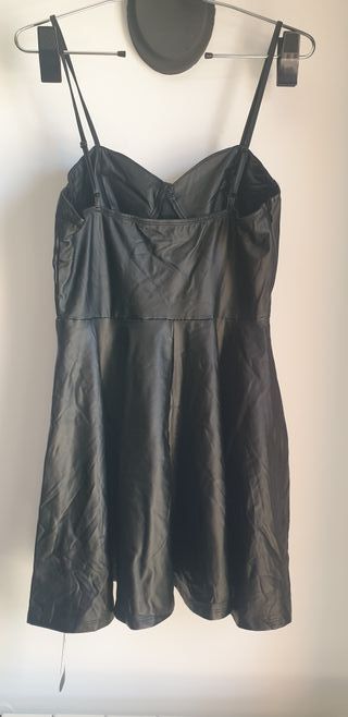 Vestido negro cuero sintético