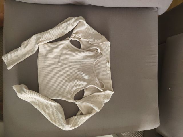 Top corto beige-Manga larga