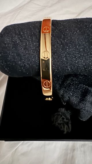 Brazalete estilo love de cartier en oro amarillo