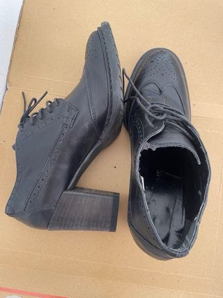 Zapatos Oxford negros de tacón