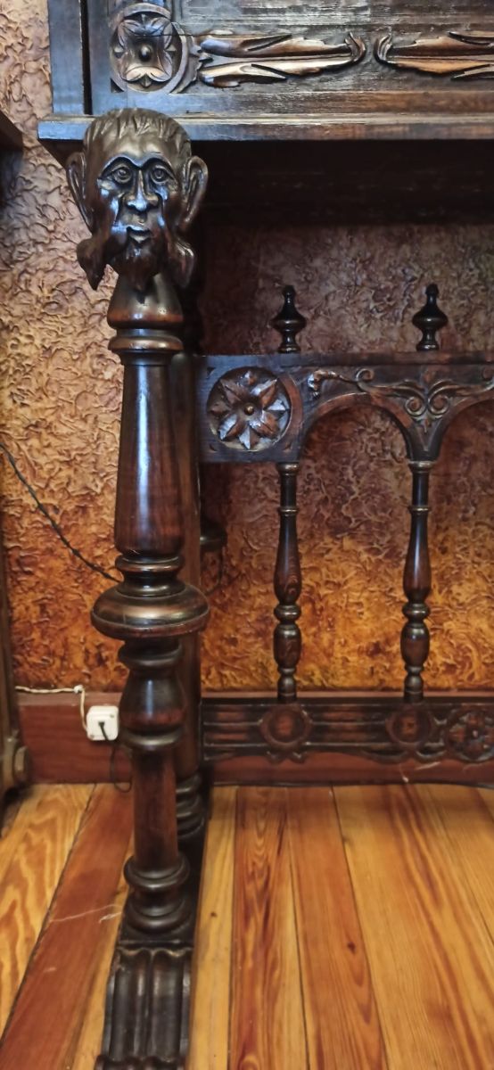 Escritorio antiguo tallado - Madera