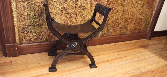 Escritorio antiguo tallado - Madera