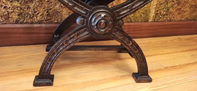 Escritorio antiguo tallado - Madera