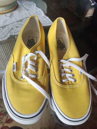 vans amarillas