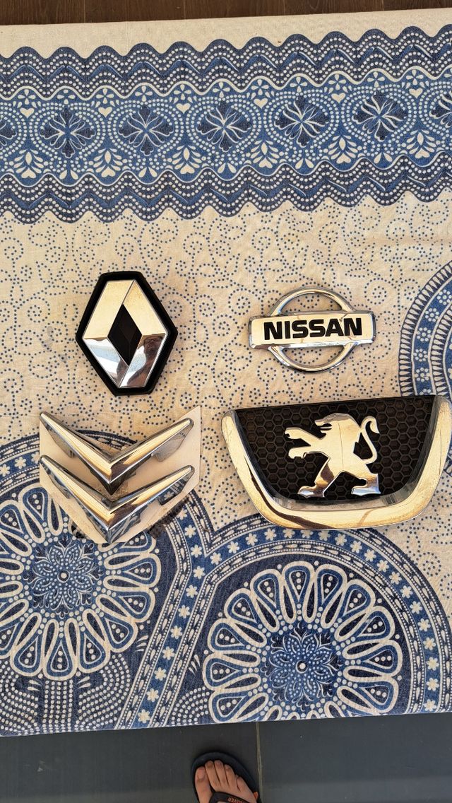 Insignias Coche Peugeot, Nissan, Renault