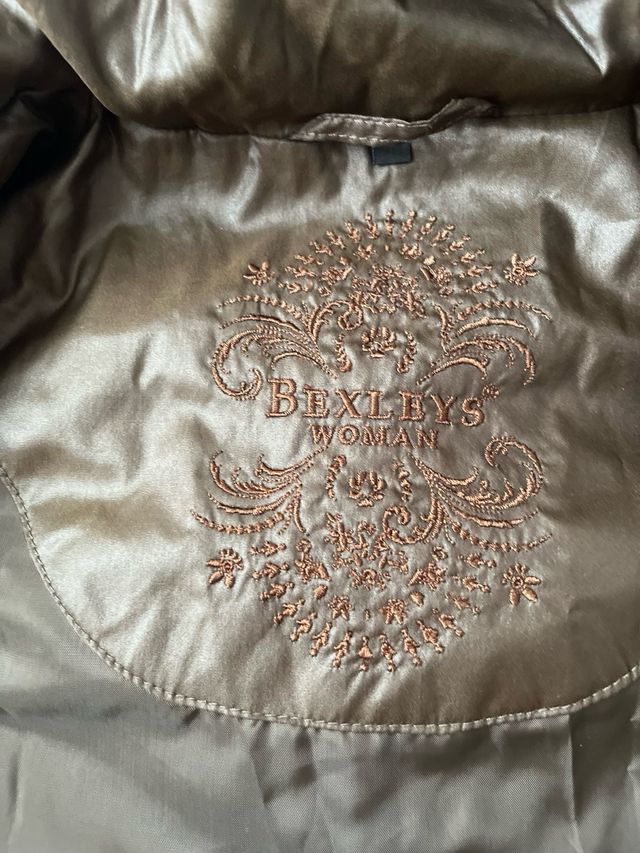 Chaleco con capucha.