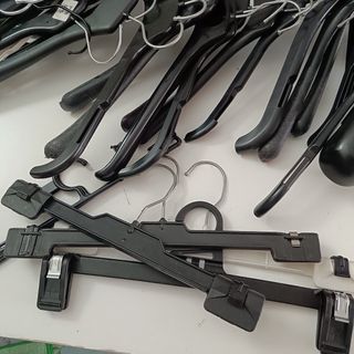 64 Perchas variadas