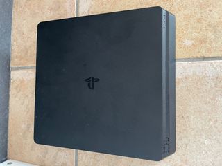 PS4 Slim 1TB - Apenas Utilizada