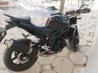 Hyosung Comet GT650 - Moto