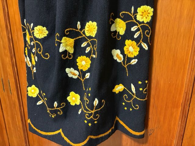 Falda tradicional / manchega bordada