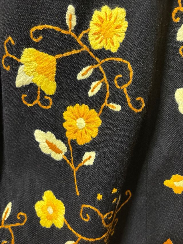 Falda tradicional / manchega bordada