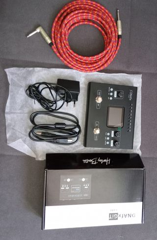 Guitarra Yamaha ERG121 + Pedal Harley Benton DNAFX