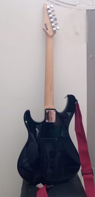 Guitarra Yamaha ERG121 + Pedal Harley Benton DNAFX