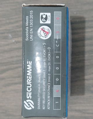 Cerradura puerta entrada B8