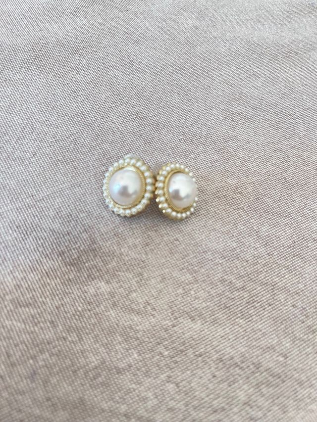 Pendientes dorados con perla – Estilo vintage eleg