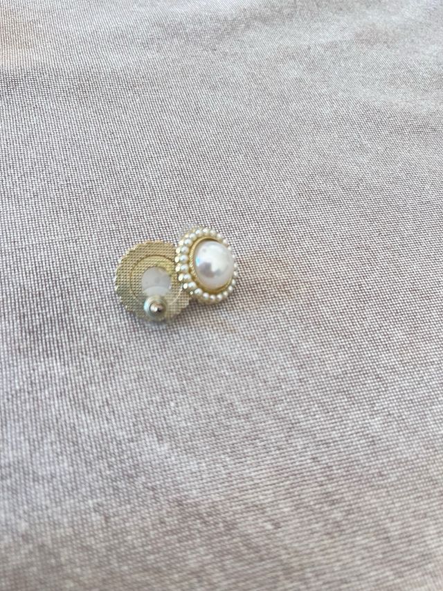 Pendientes dorados con perla – Estilo vintage eleg