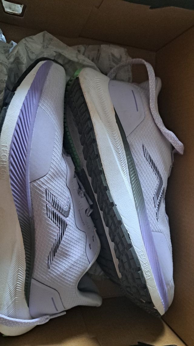 Zapatillas running mujer - Lila y Blanco