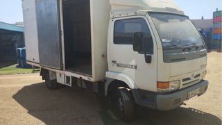 Camión Nissan Cabstar