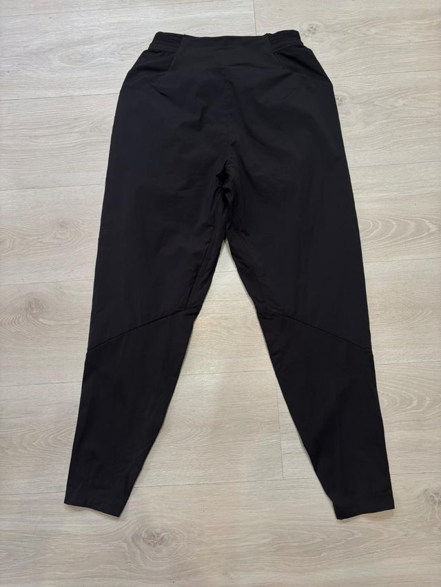 Pantalones Arcteryx negros mujer