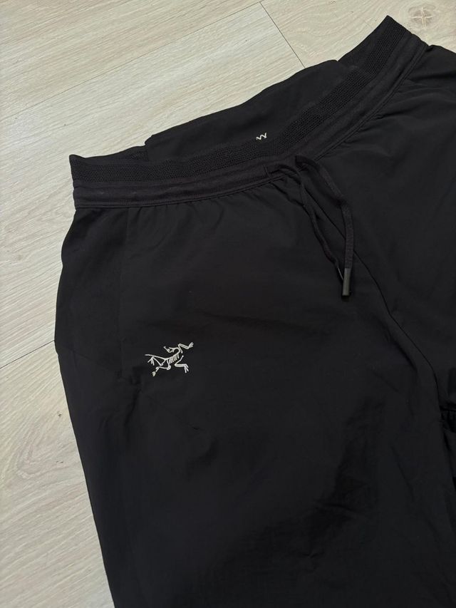Pantalones Arcteryx negros mujer