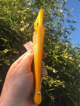 Abanico pintado a mano amarillo