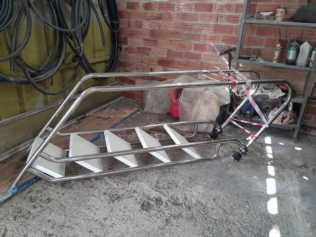 Escalera piscina inox 5 peldaños. Nueva, sin usar.