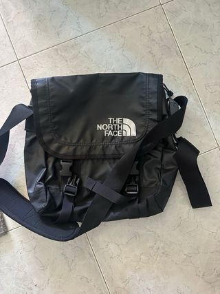 Bandolera negra North Face