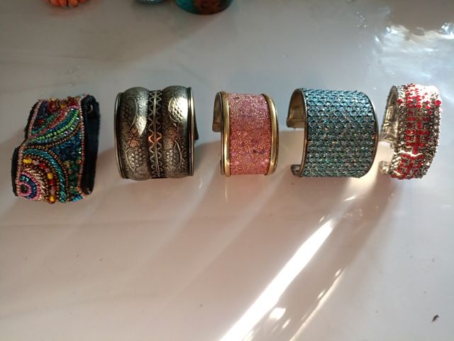 Pulseras - Multicolor y Plata