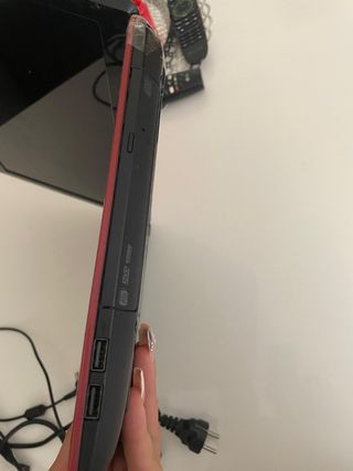 Portátil Acer rojo