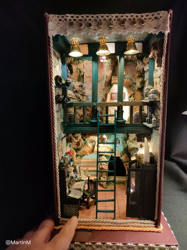 SALDO Booknook Gabinete Curiosidades