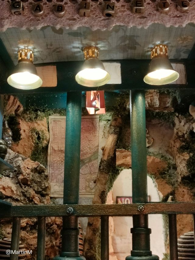 SALDO Booknook Gabinete Curiosidades