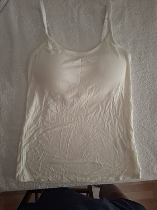 Top blanco con relleno