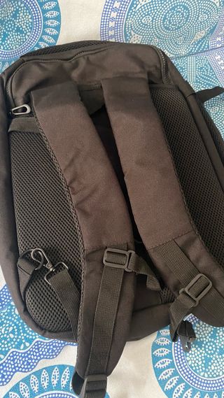 Mochila negra Ryanair equipaje de mano