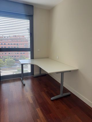 Escritorio esquinero blanco