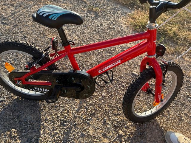 Bicicleta Conor Meteor 16" roja.