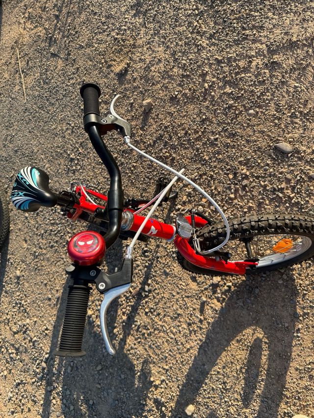 Bicicleta Conor Meteor 16" roja.