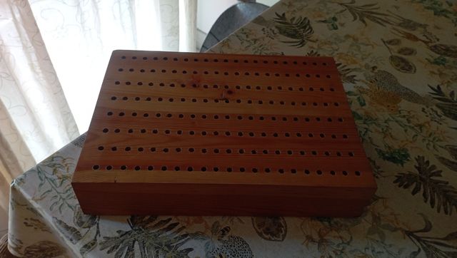 Tablero expositor de  madera .