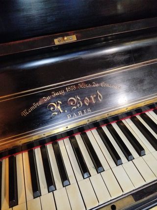 Piano de pared K. Bord 1978