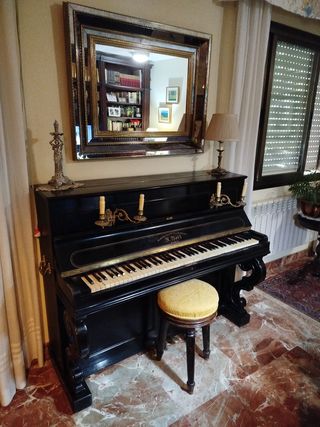 Piano de pared K. Bord 1978