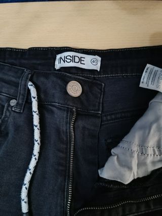 Bermudas negras rotas