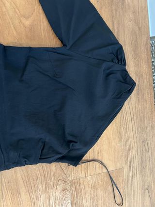 Vestido de fiesta negro asimétrico