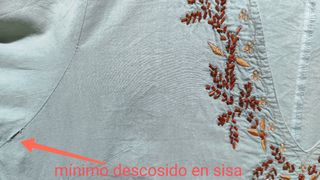 Vestido informal bordado, abalorios.