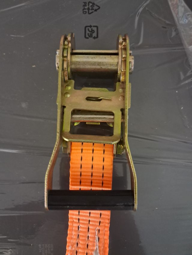 9 cinghie di fissaggio . cinghie a cricchetto