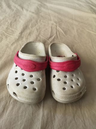 Sandali da bambina modello Crocs