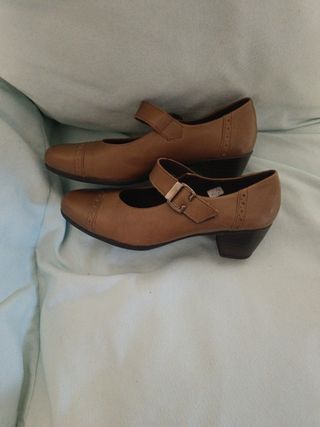 Zapatos Pitillos marrones mujer