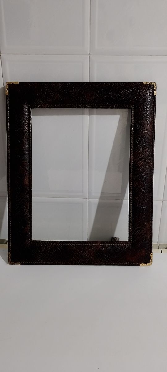 Moldura fotográfica em pele castanha