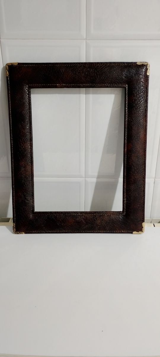 Moldura fotográfica em pele castanha